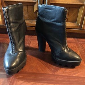 Mia Boots (Black Platform Boots) Size 7